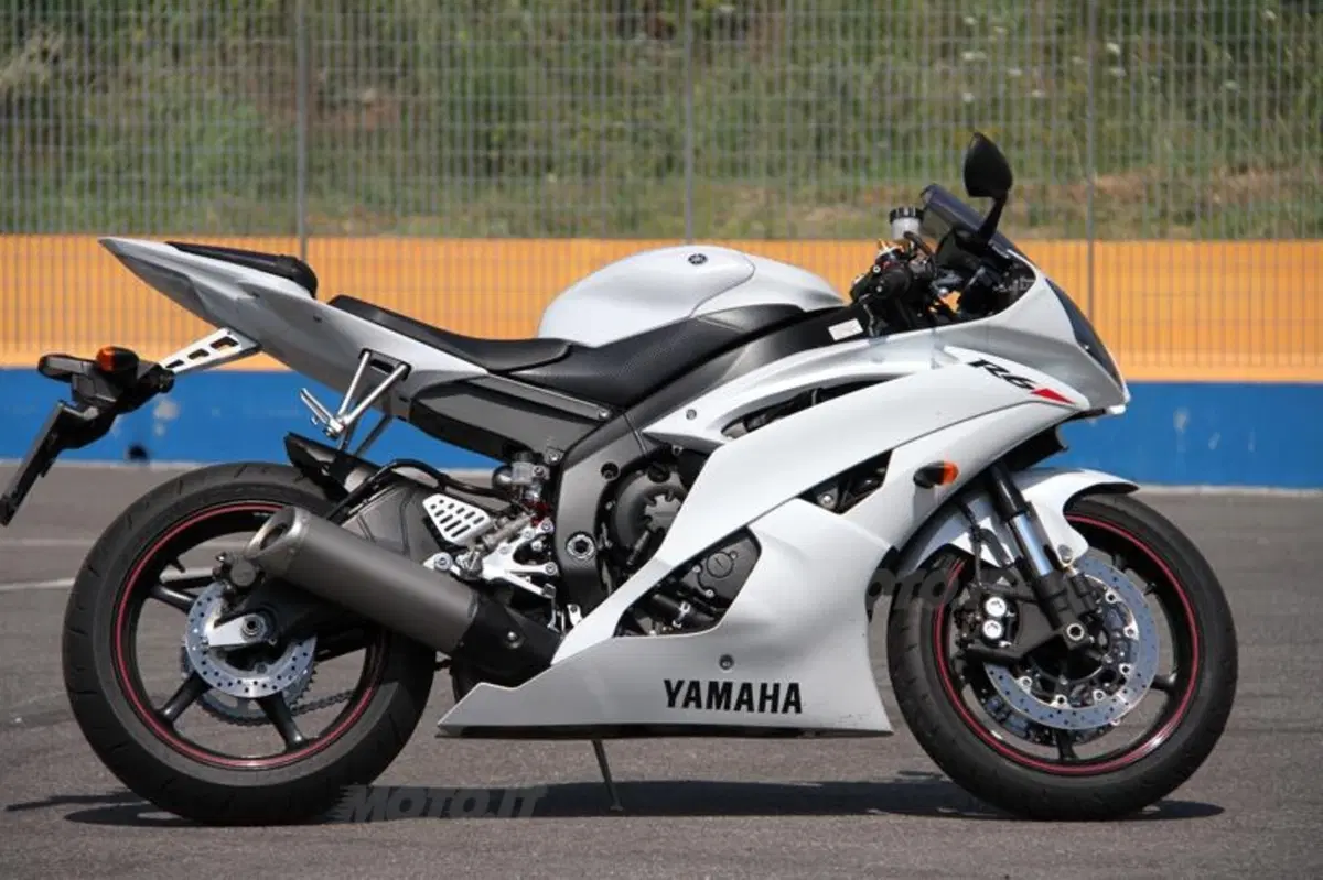 Yamaha YZF-R6  (15)