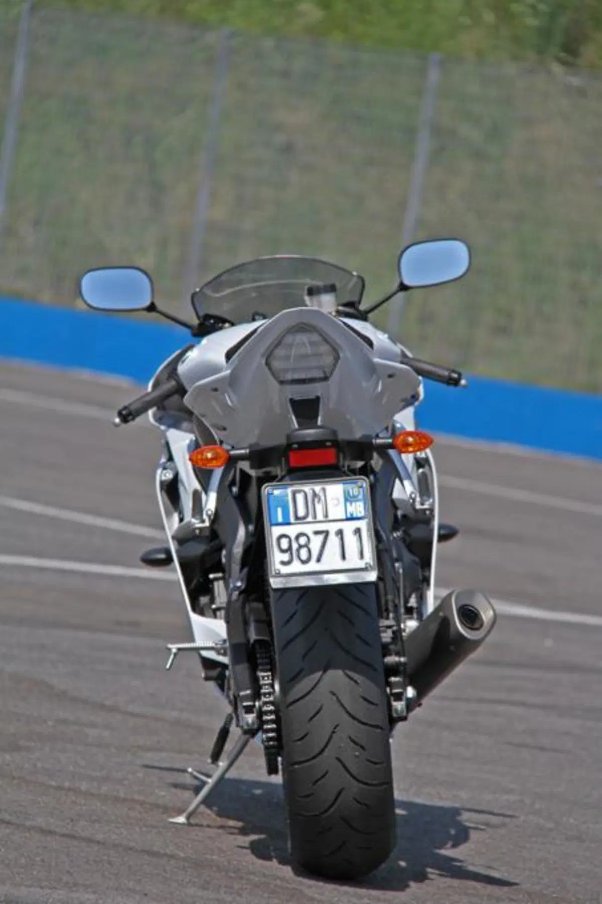 Yamaha YZF-R6  (16)