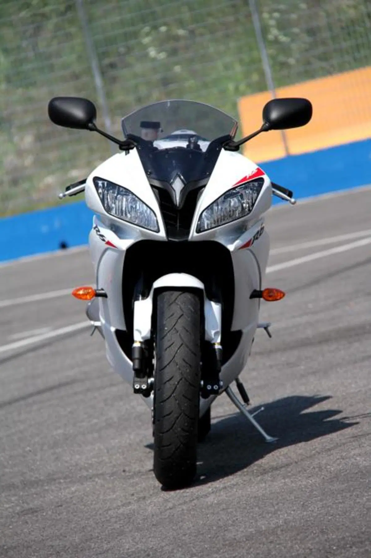 Yamaha YZF-R6  (17)