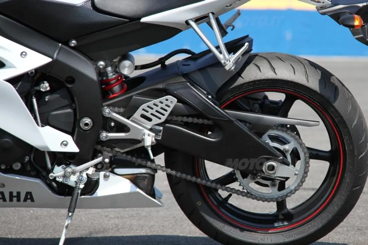 Yamaha YZF-R6  (18)