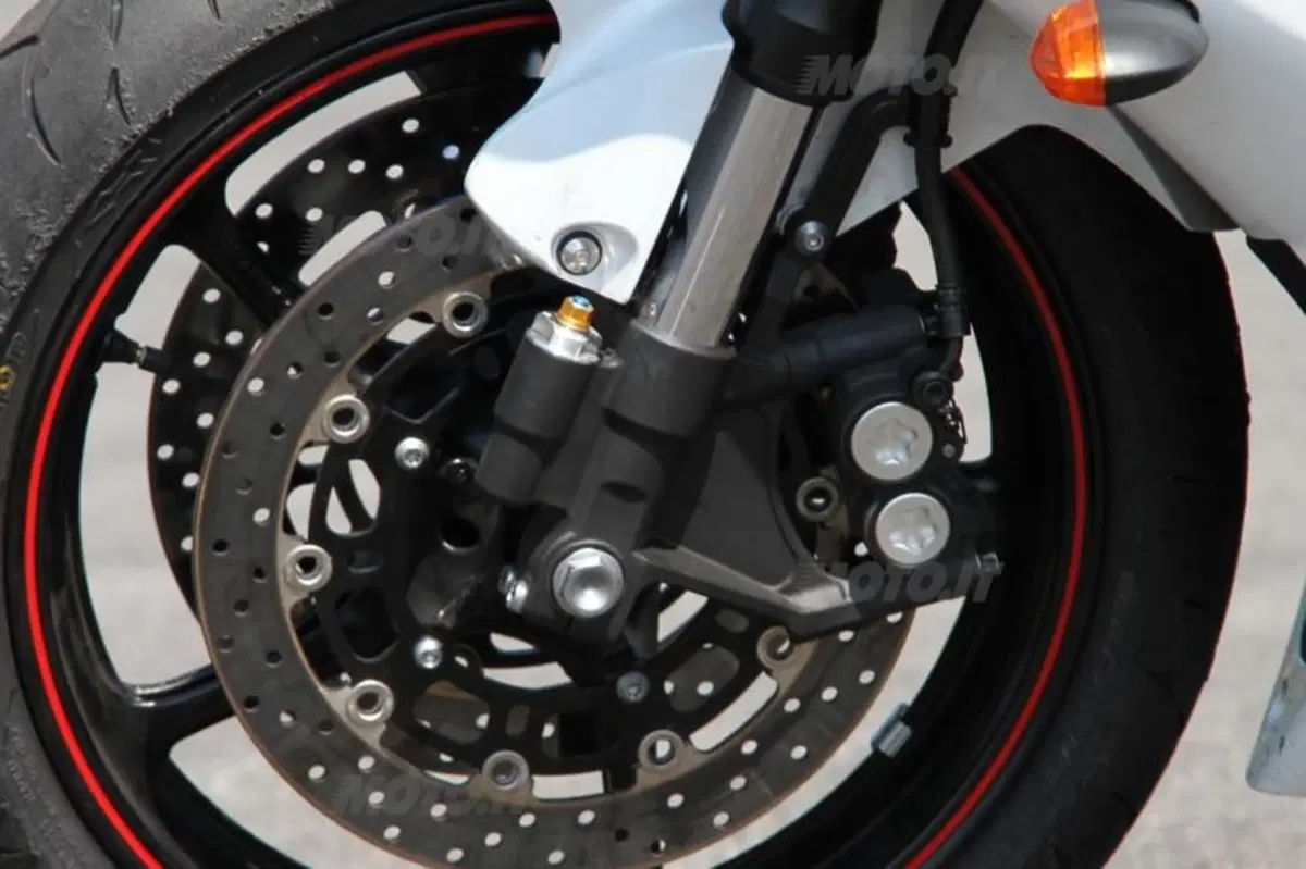 Yamaha YZF-R6  (19)