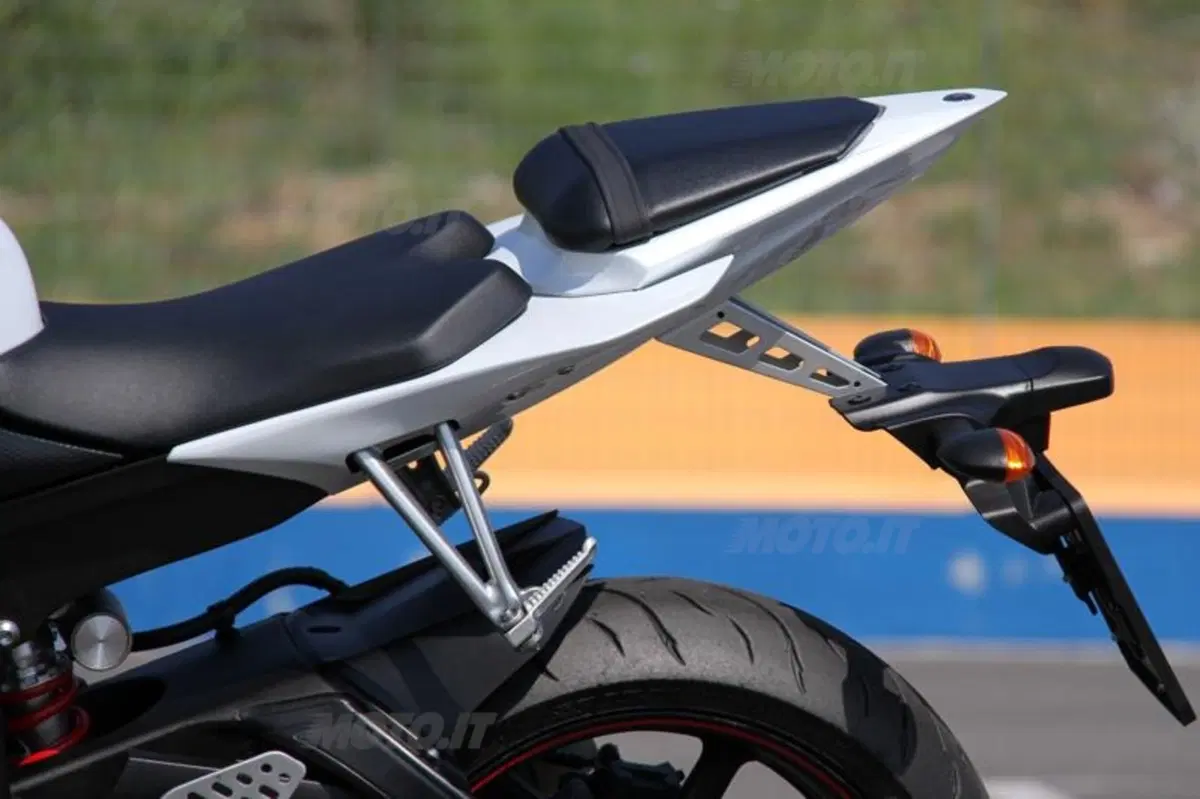 Yamaha YZF-R6  (20)