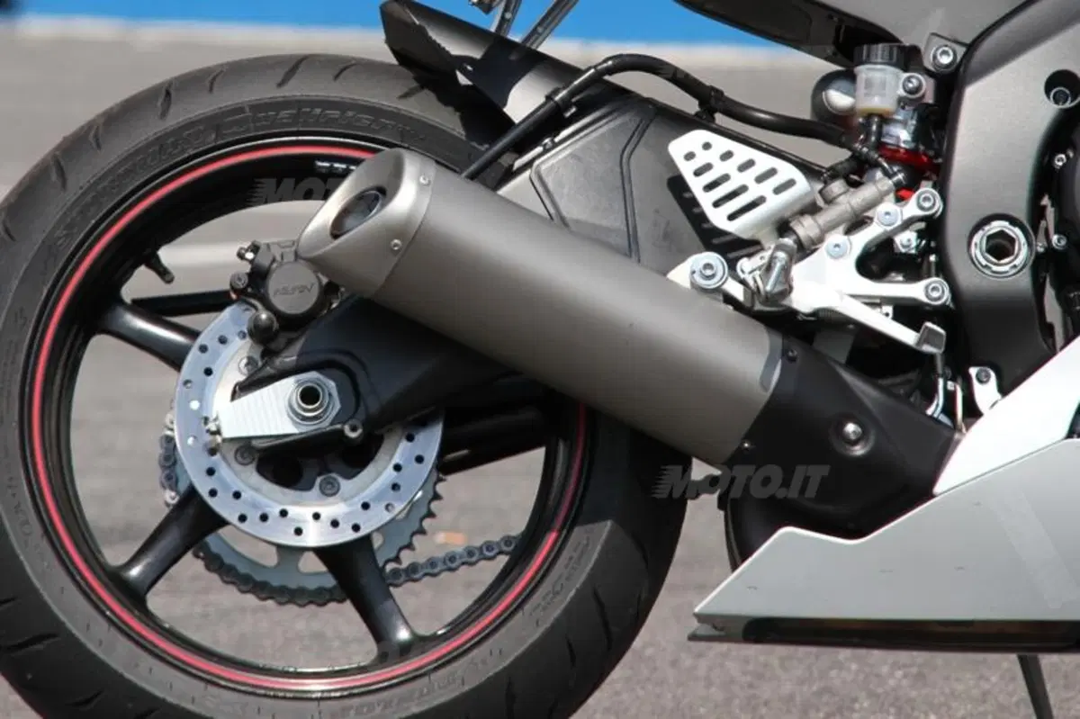 Yamaha YZF-R6  (21)