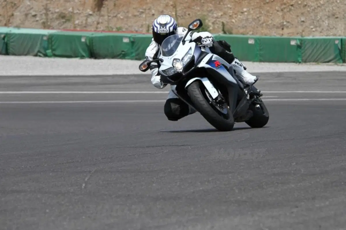 Suzuki GSX-R 750   (3)