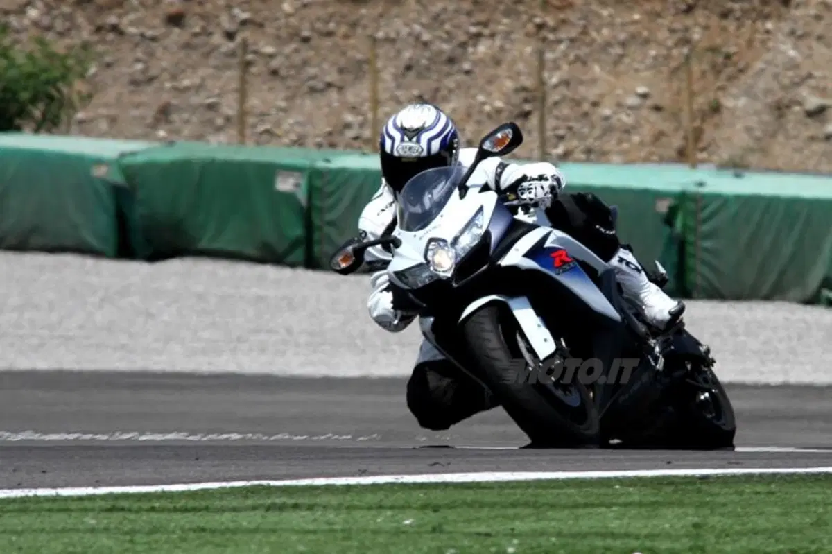 Suzuki GSX-R 750   (5)