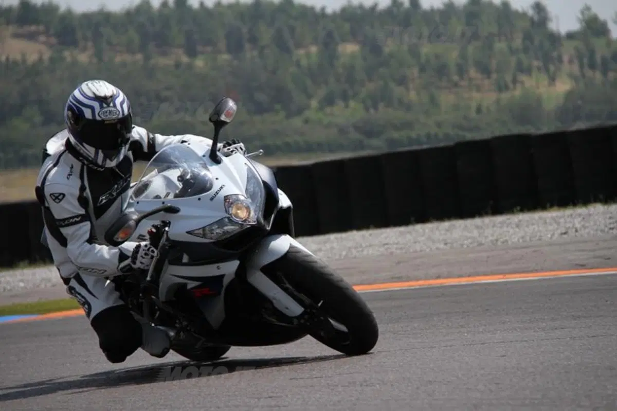 Suzuki GSX-R 750   (6)