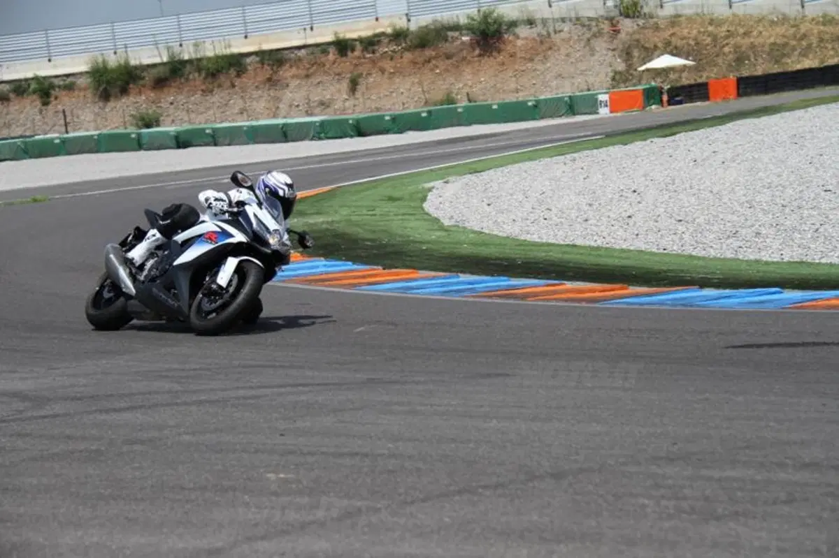 Suzuki GSX-R 750   (7)