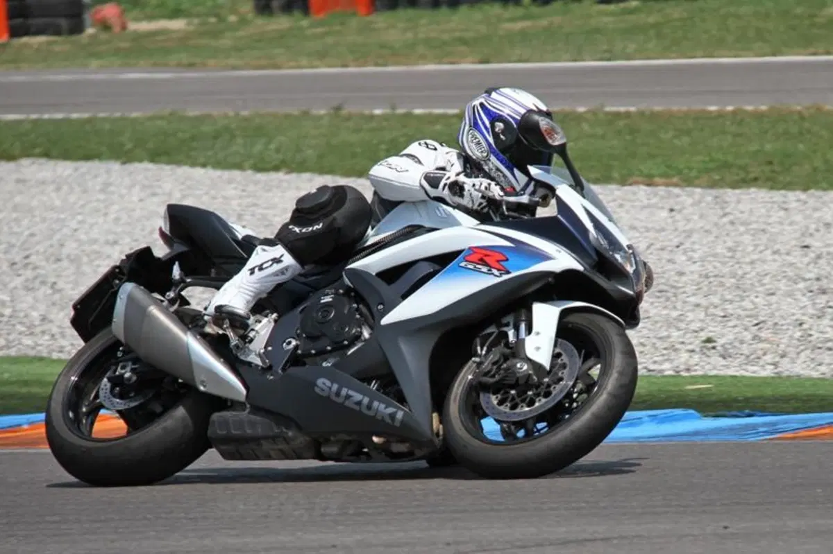 Suzuki GSX-R 750   (10)