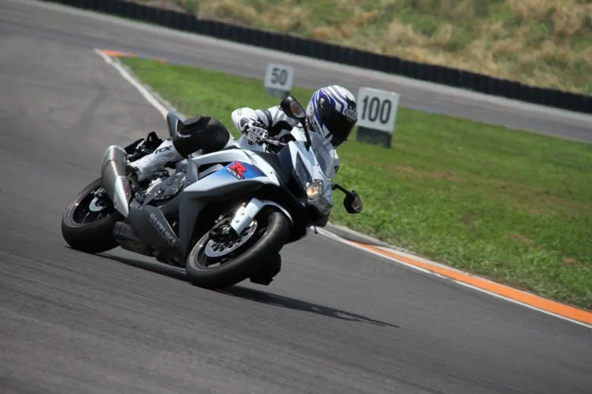 Suzuki GSX-R 750   (14)