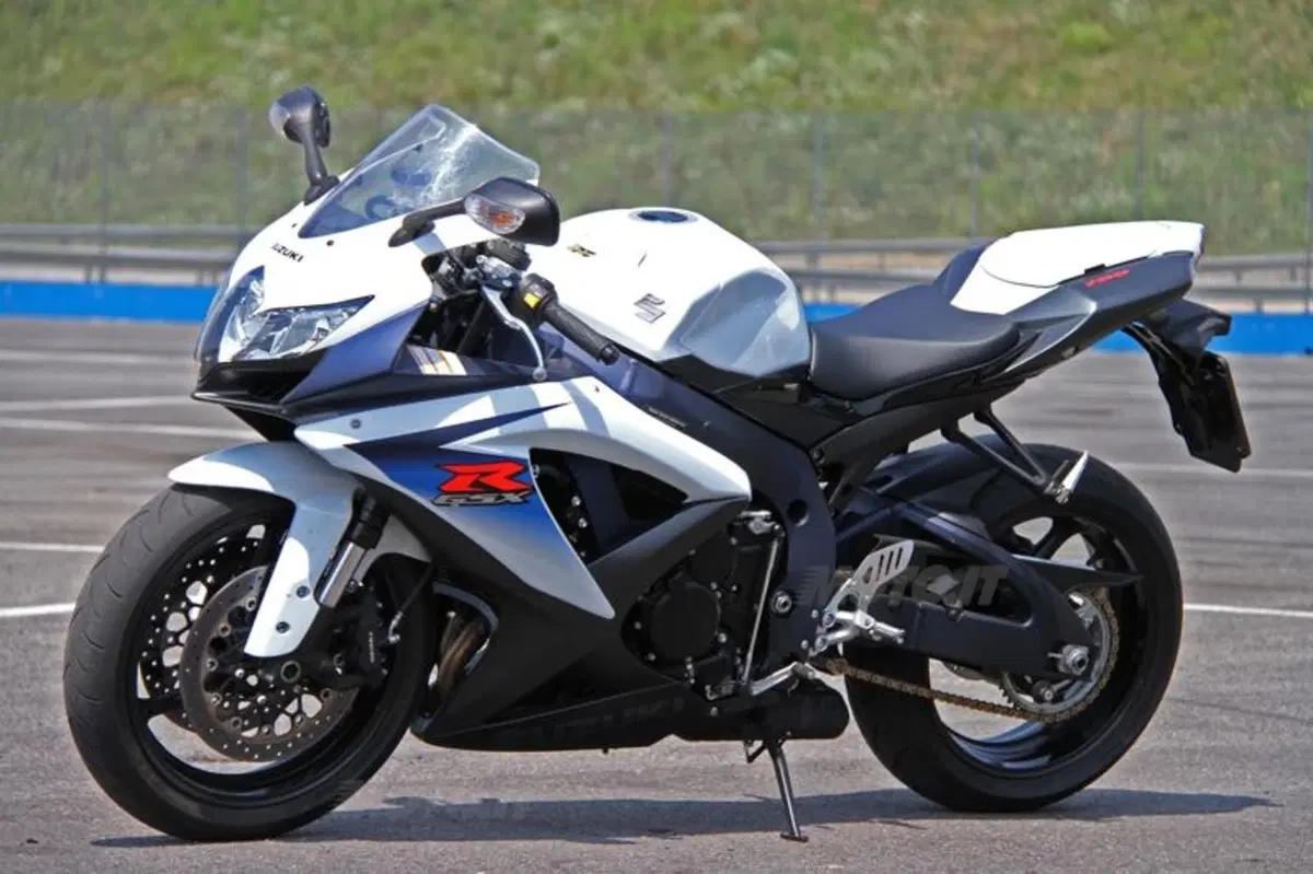 Suzuki GSX-R 750   (16)