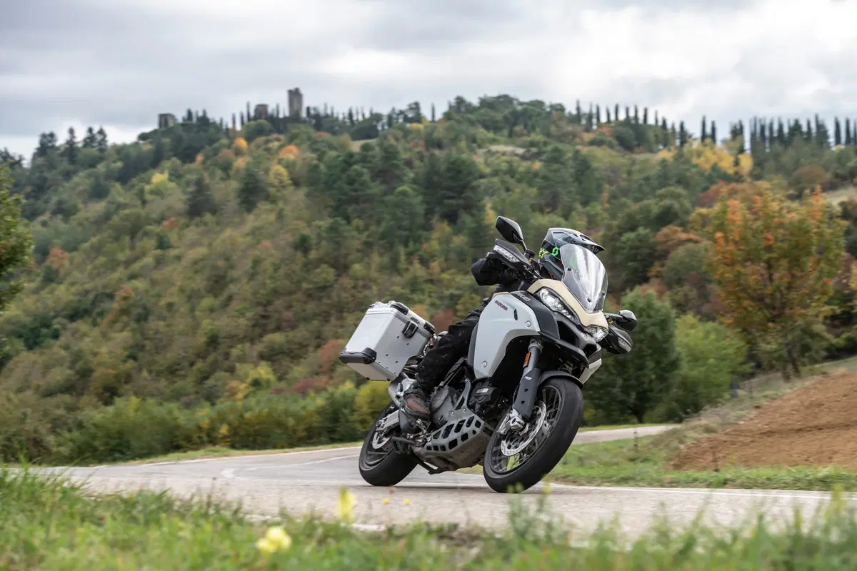 Ducati Multistrada Enduro 1260: test su strada e fuoristrada in Toscana