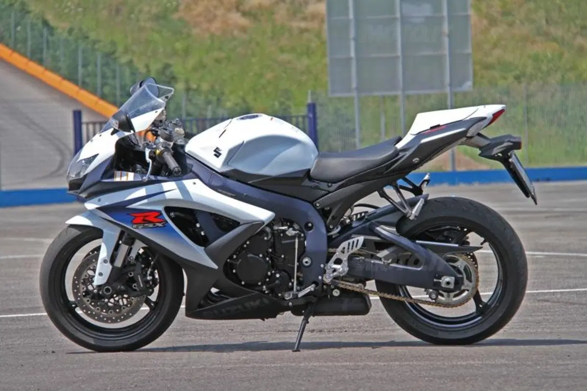Suzuki GSX-R 750   (17)