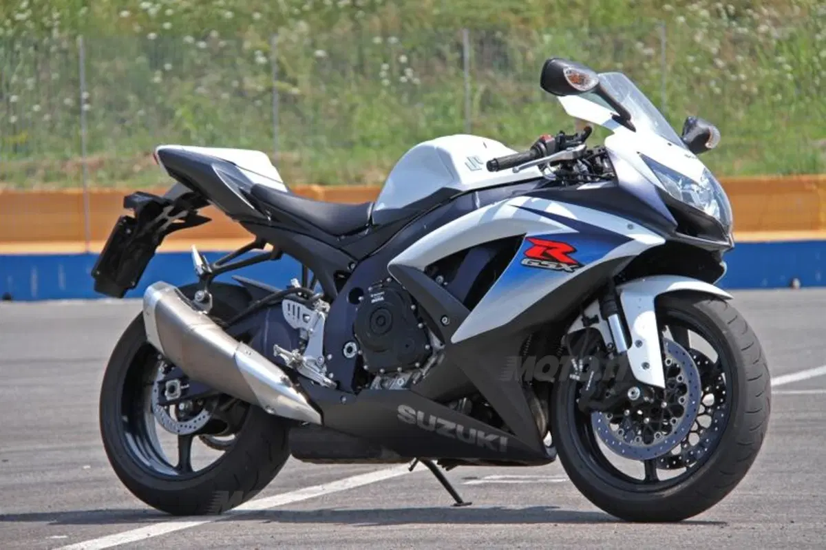 Suzuki GSX-R 750   (19)