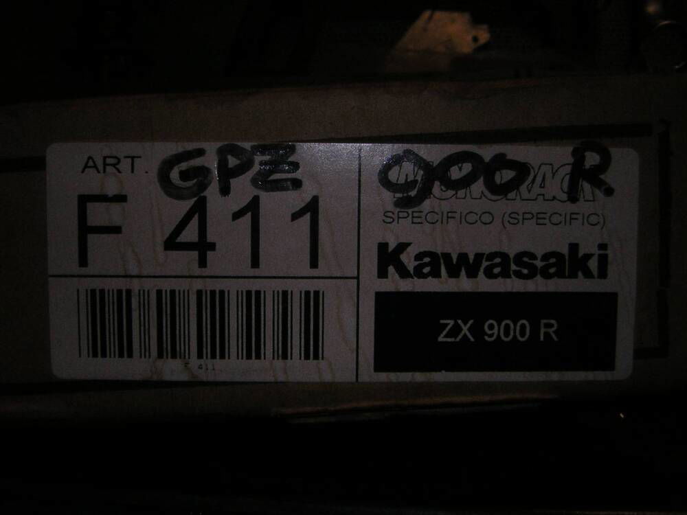 portapacchi per KAWASAKI GPZ 900r Givi (2)