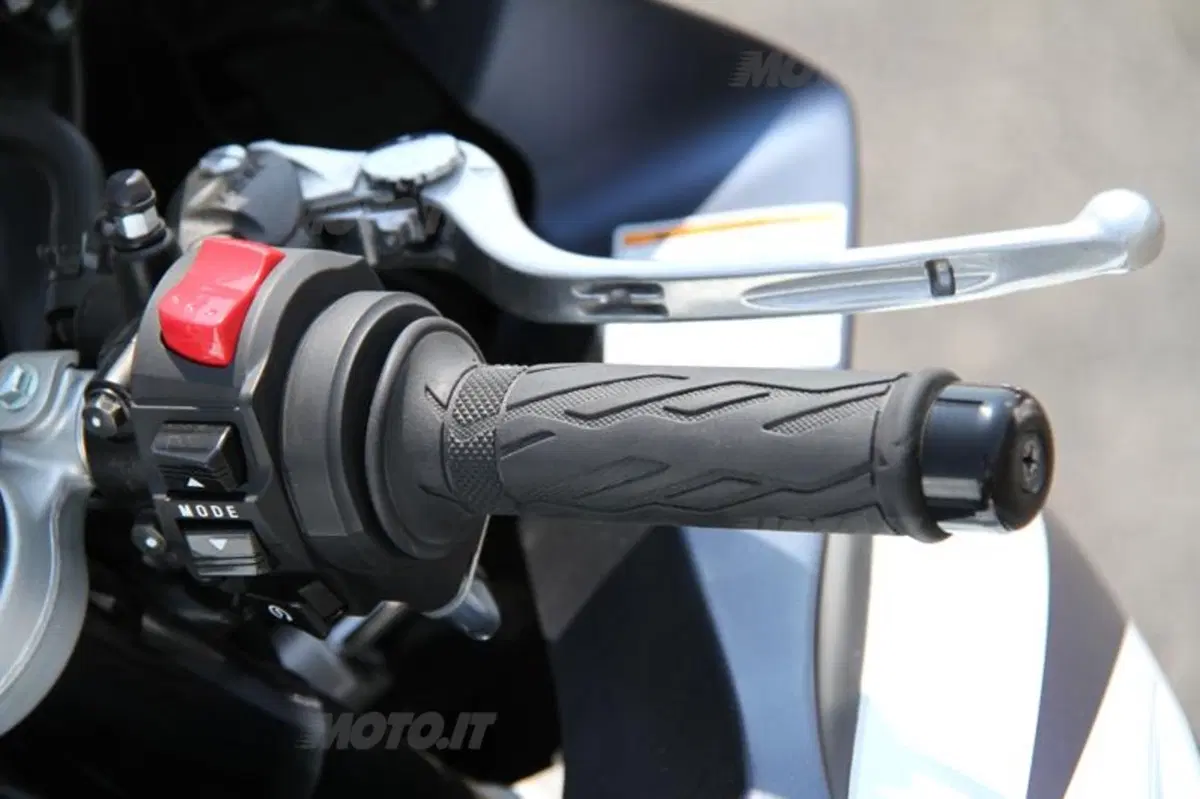 Suzuki GSX-R 750   (23)