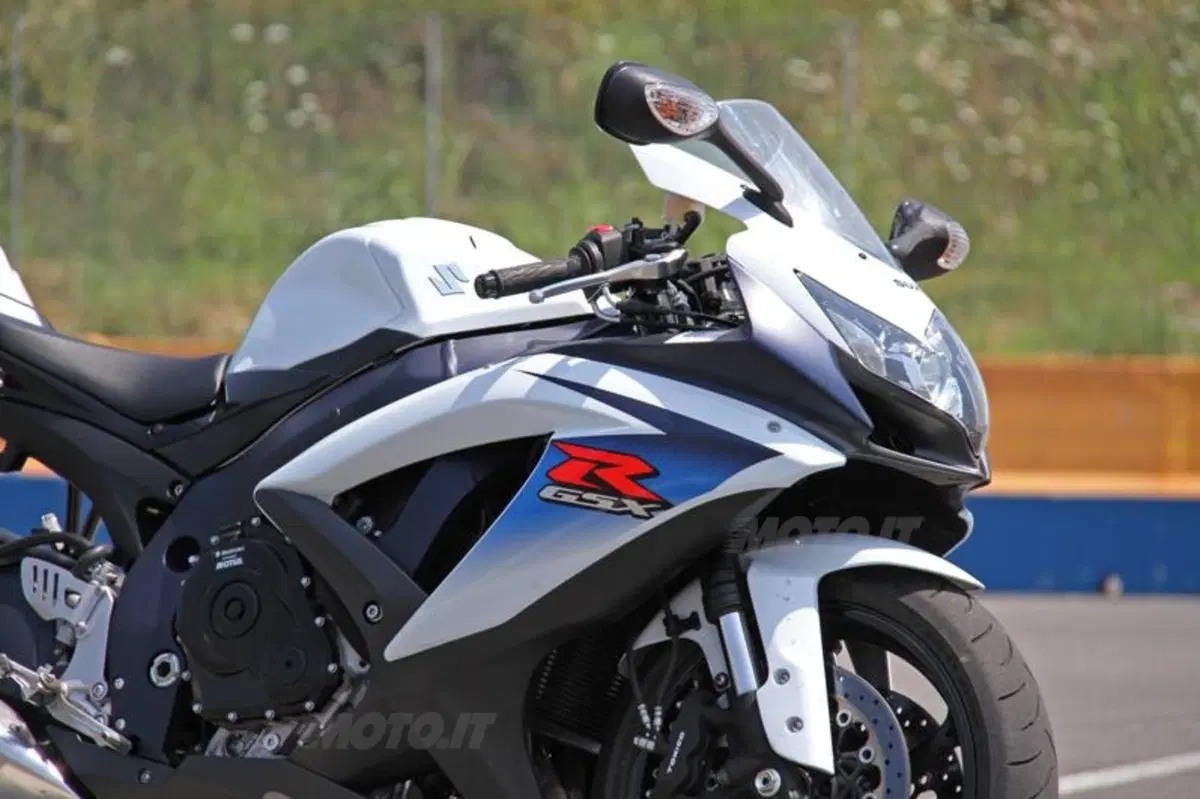 Suzuki GSX-R 750   (24)