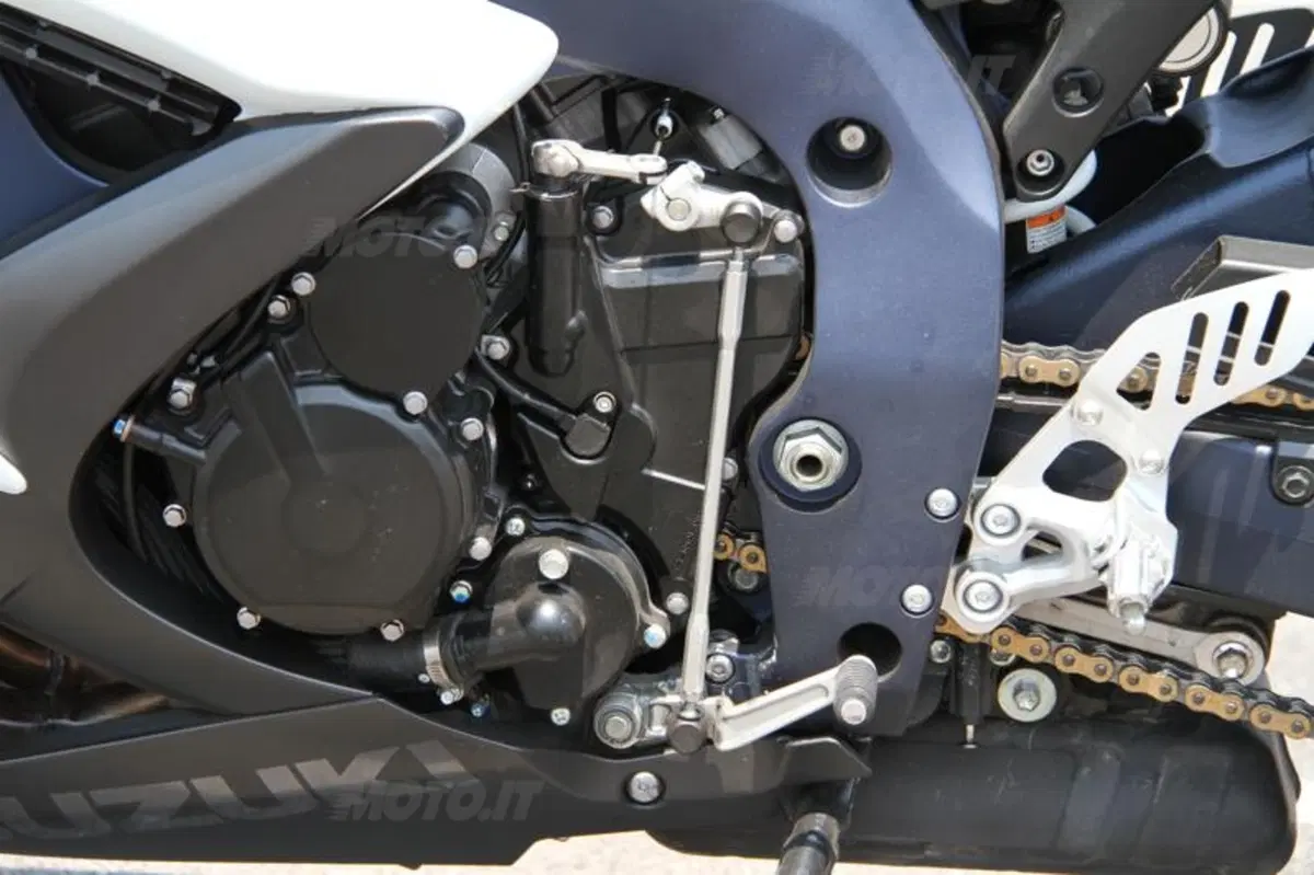 Suzuki GSX-R 750   (26)