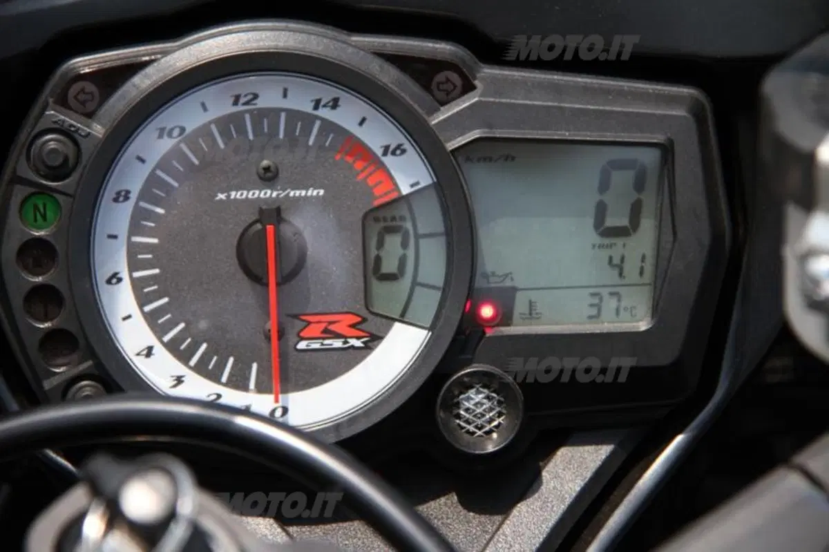Suzuki GSX-R 750   (29)
