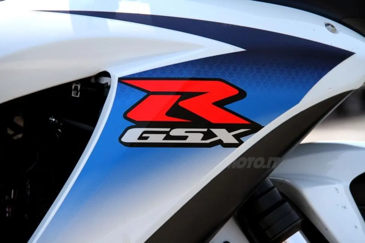 Suzuki GSX-R 750   (32)