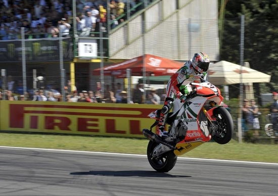 Biaggi rimarrà in Aprilia fino al 2012