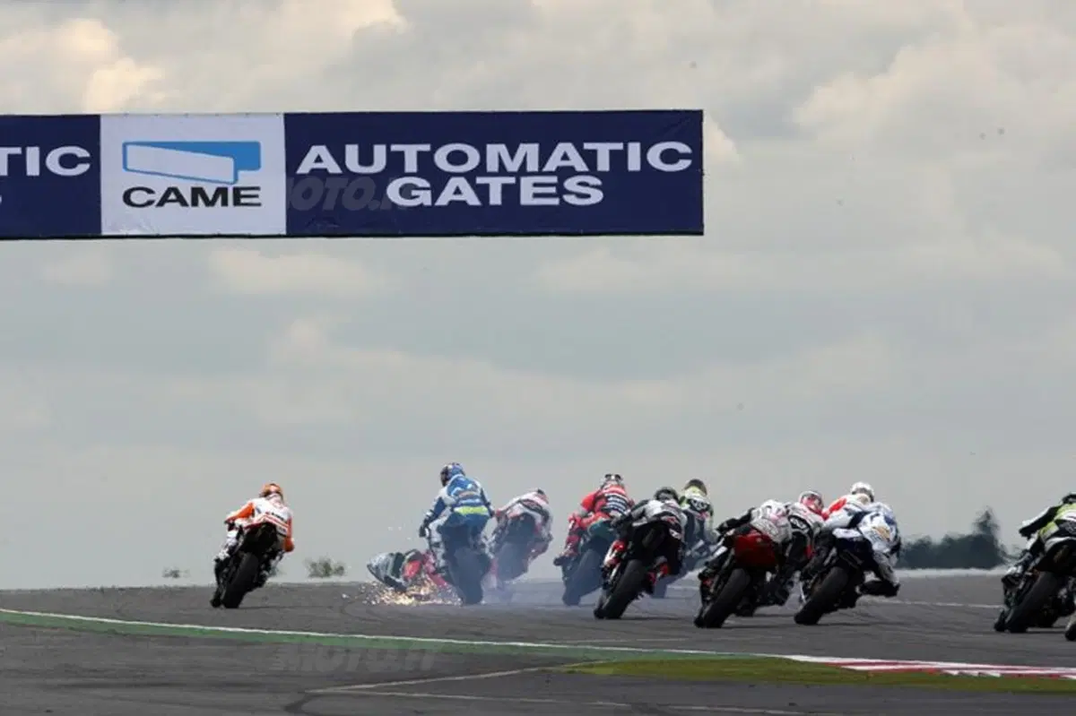 Paura a Silverstone nella gara della Supersport (4)