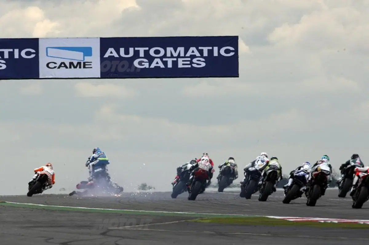 Paura a Silverstone nella gara della Supersport (5)