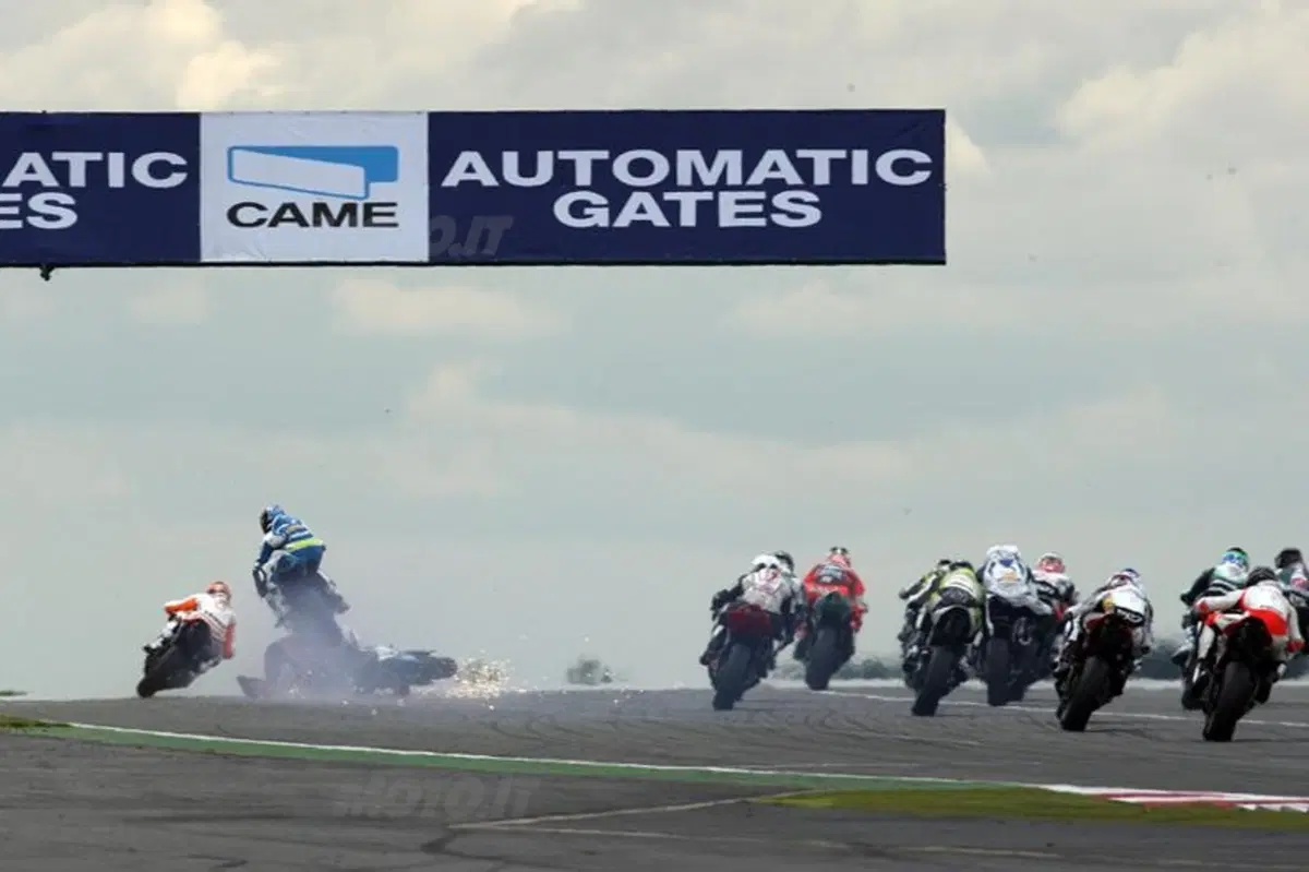 Paura a Silverstone nella gara della Supersport (6)