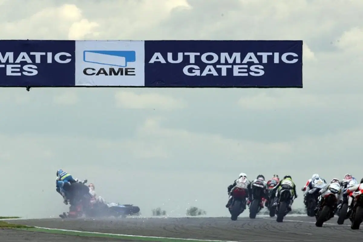 Paura a Silverstone nella gara della Supersport (7)