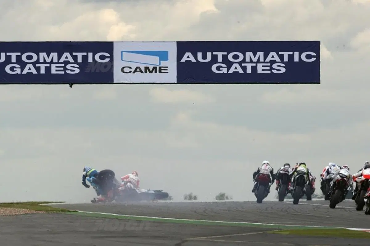 Paura a Silverstone nella gara della Supersport (8)