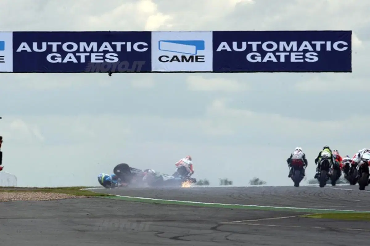 Paura a Silverstone nella gara della Supersport (9)