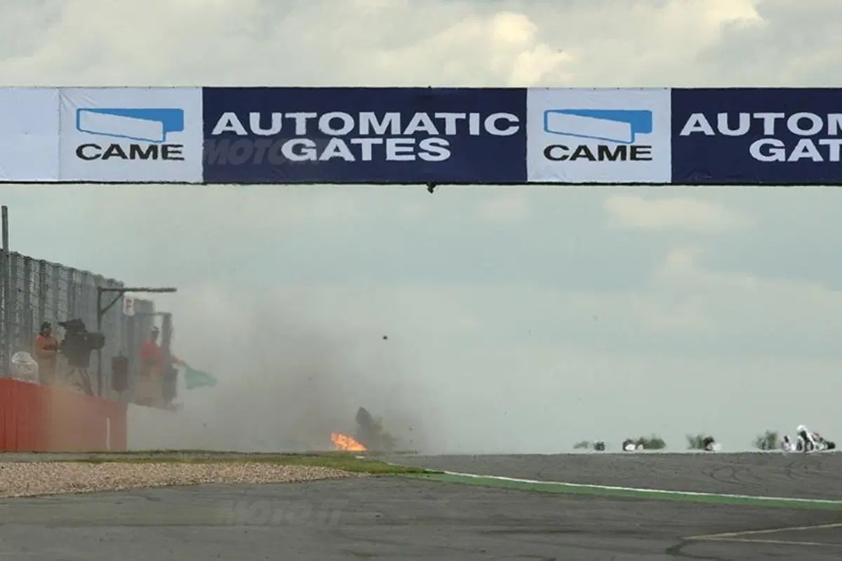 Paura a Silverstone nella gara della Supersport (12)