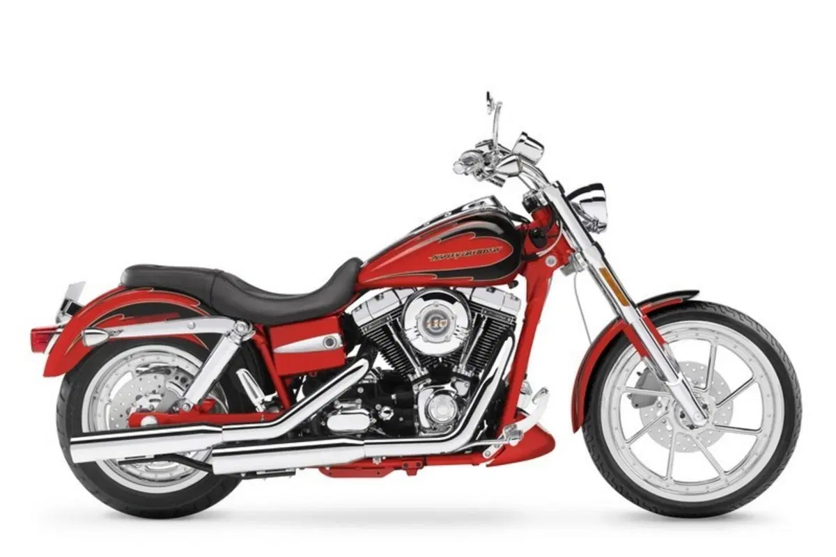 Harley-Davidson CVO - Custom Vehicle Operations 110 Dyna (2007) - FXDSE (4)