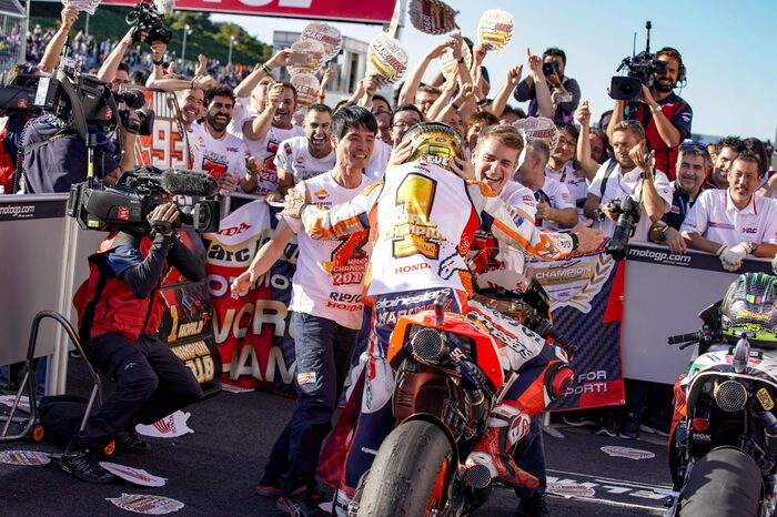 Marquez all'arrivo del parco chiuso dopo il GP del Giappone