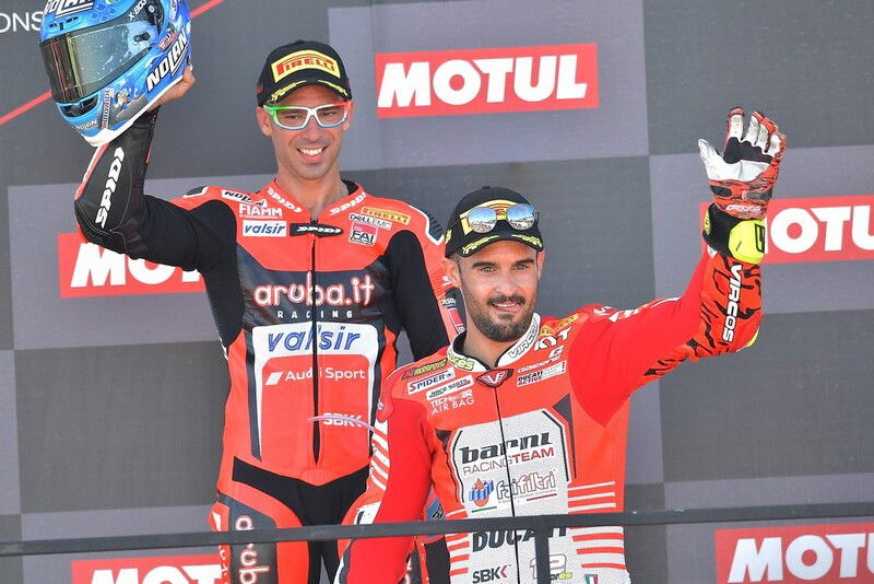 Marco Melandri e Xavier Fores sul podio in Argentina