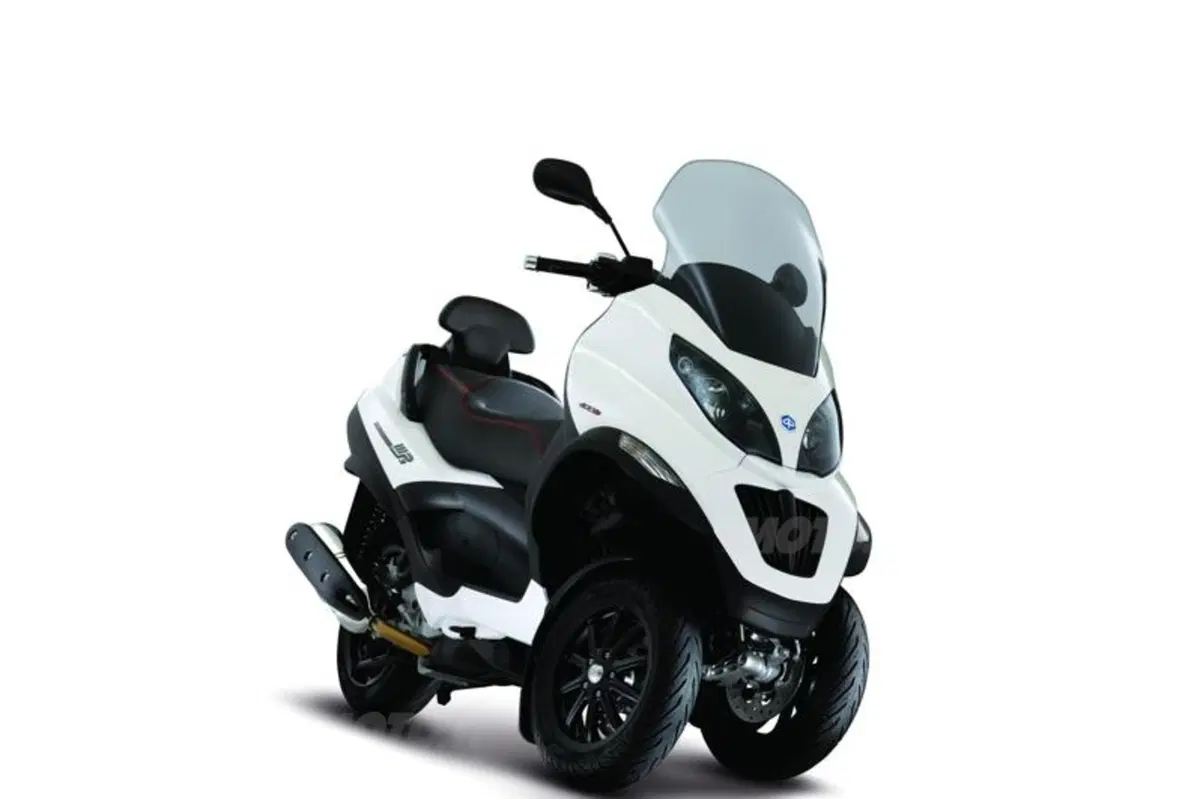 Novità per il tre ruote Piaggio. Ecco l'MP3 Sport (2)