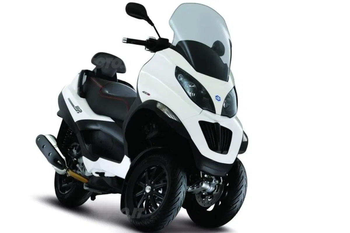 Novità per il tre ruote Piaggio. Ecco l'MP3 Sport (3)