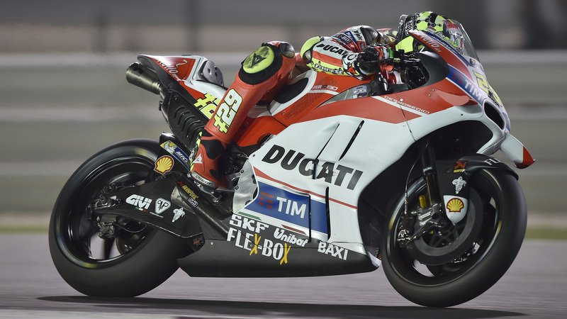 MotoGP 2016. Qatar FP2. Miglior tempo per Iannone