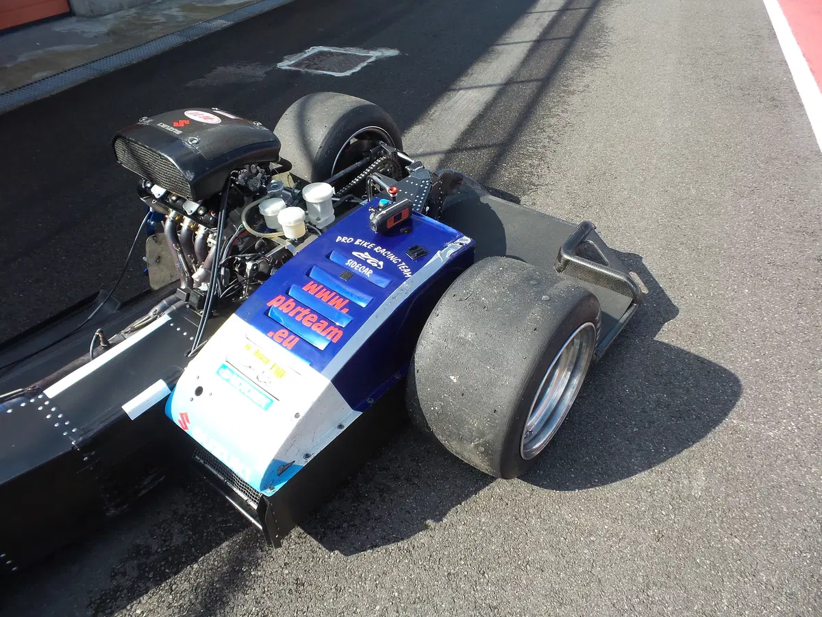 Matrimonio di passione: Sidecar da corsa (6)