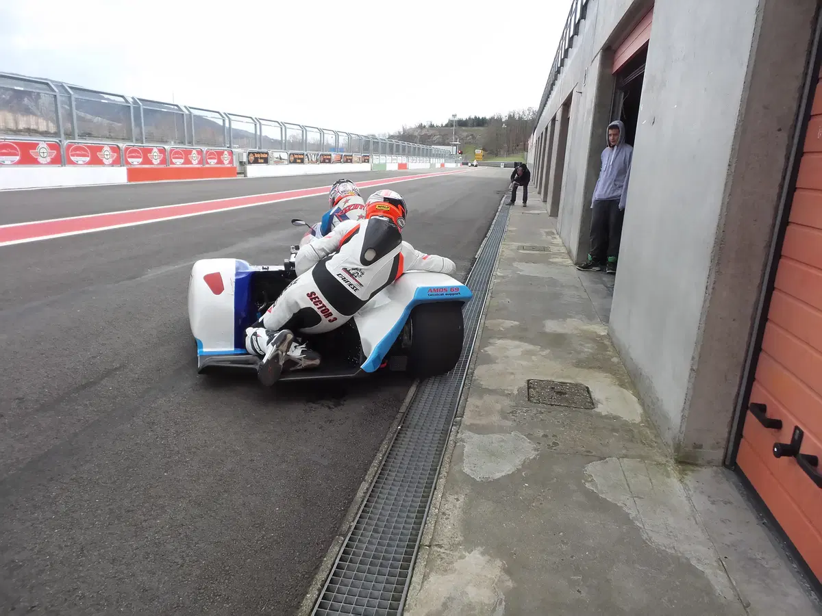 Matrimonio di passione: Sidecar da corsa (15)