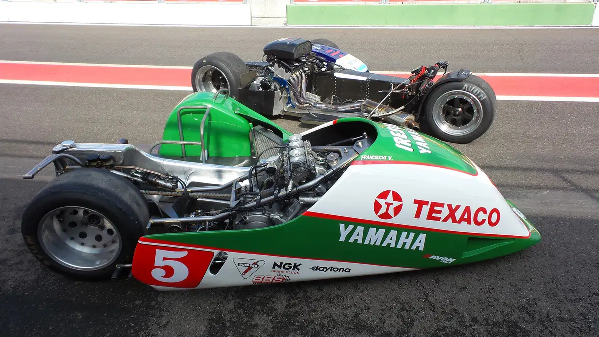 Matrimonio di passione: Sidecar da corsa (10)