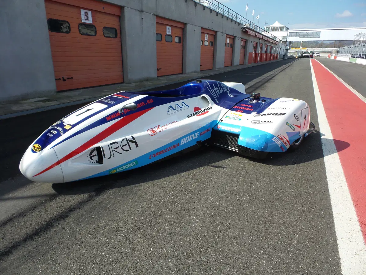 Matrimonio di passione: Sidecar da corsa (12)