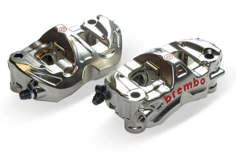 Questa &egrave; la pi&ugrave; recente pinza monoblocco Brembo per superbike. Realizzata all&rsquo;insegna della massima rigidezza abbinata a un peso contenuto, &egrave; ad attacco radiale e ha pistoni da 30/34 mm e un offset di 21 mm