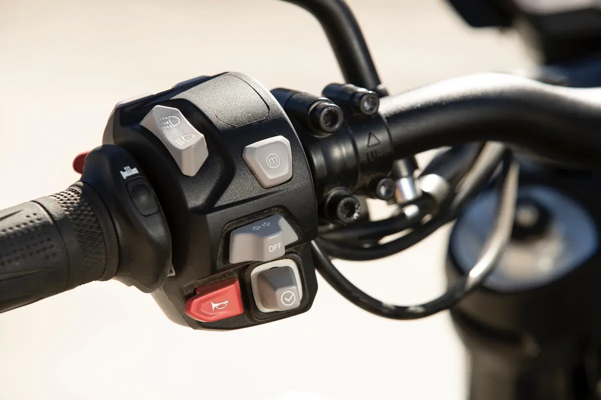 Triumph Scrambler 1200 XC e XE: foto e dati