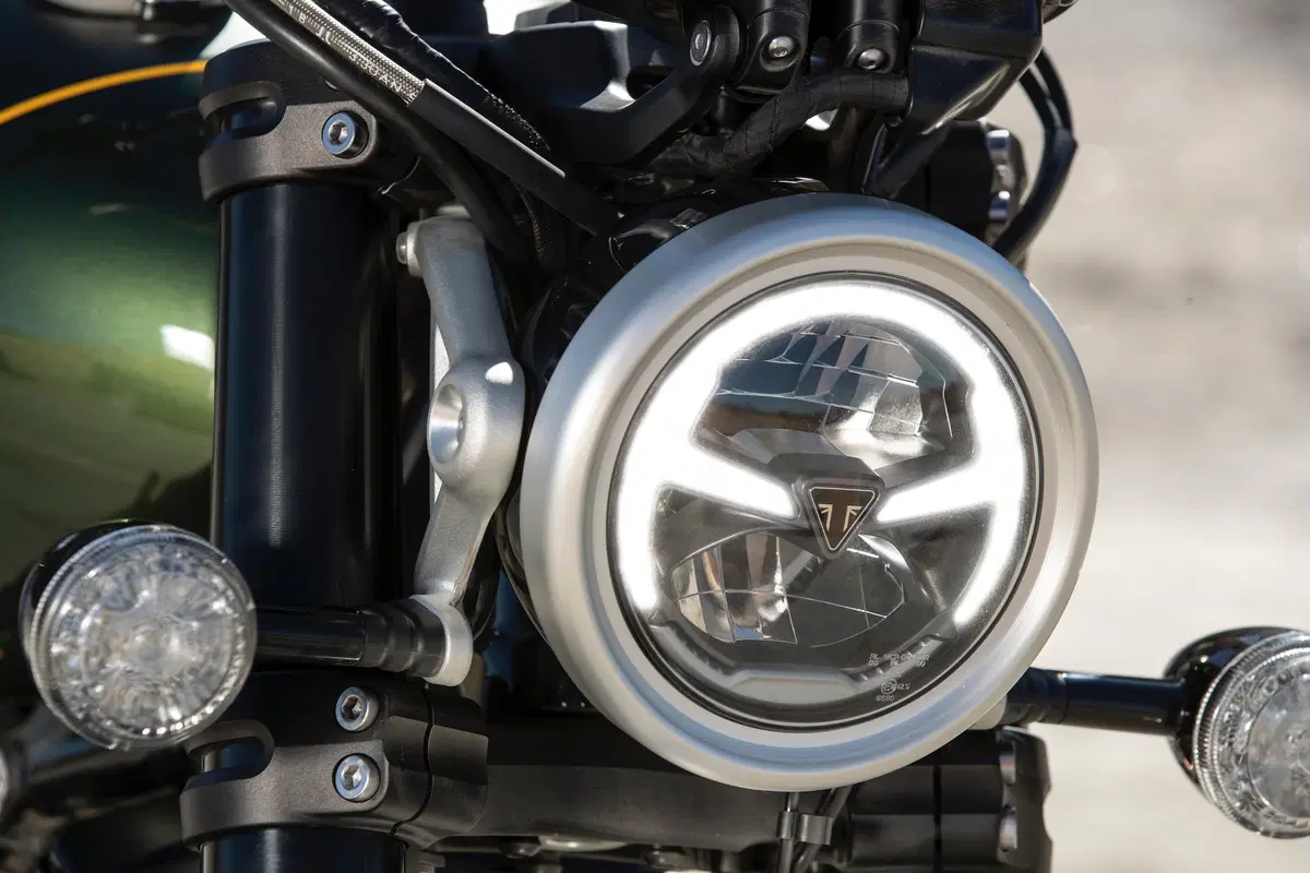 Triumph Scrambler 1200 XC e XE: foto e dati (3)