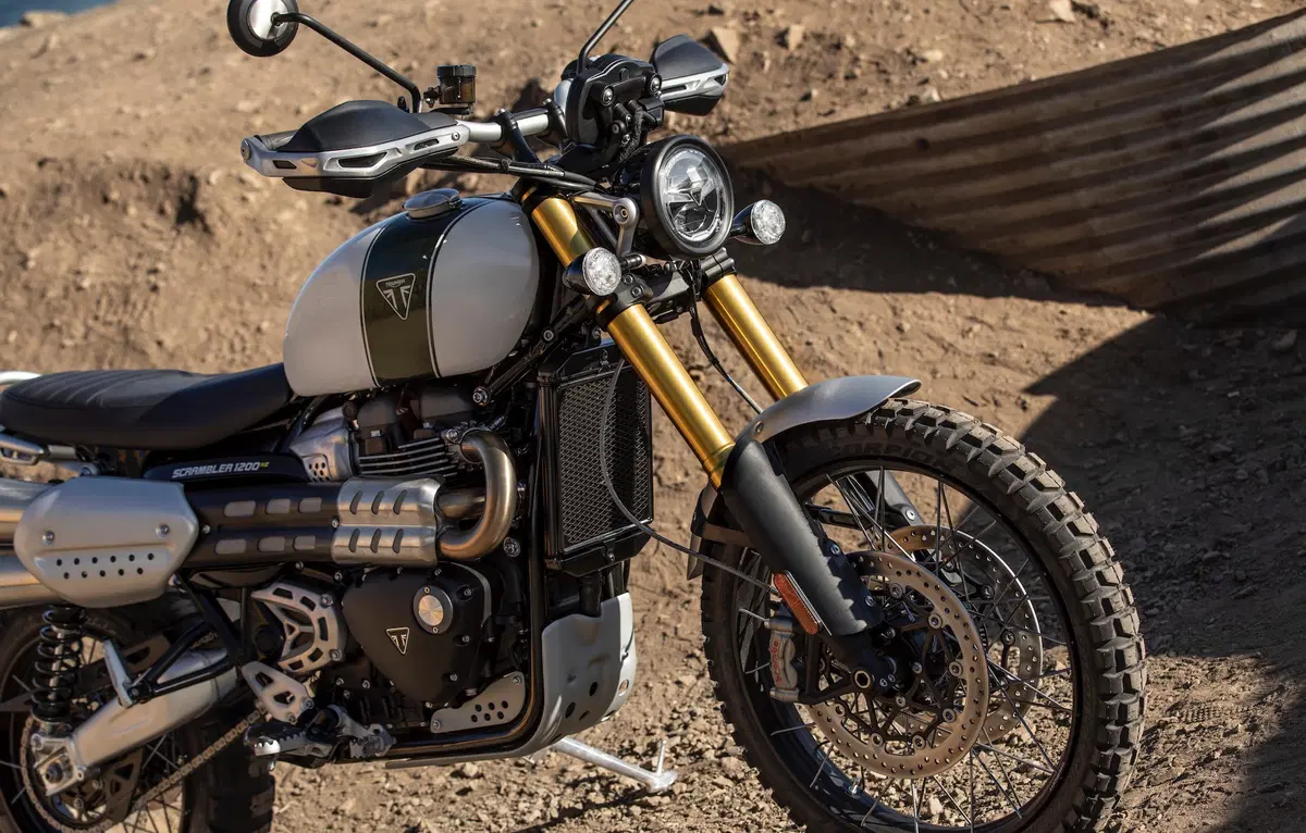 Triumph Scrambler 1200 XC e XE: foto e dati