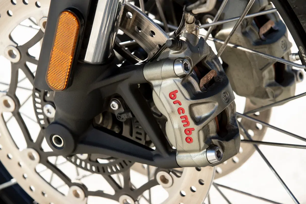 Triumph Scrambler 1200 XC e XE: foto e dati (3)
