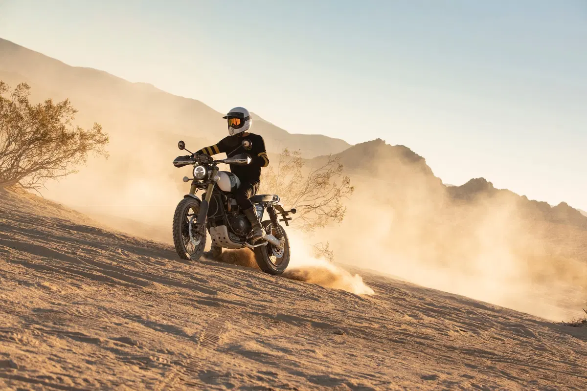 Triumph Scrambler 1200 XC e XE: foto e dati (4)