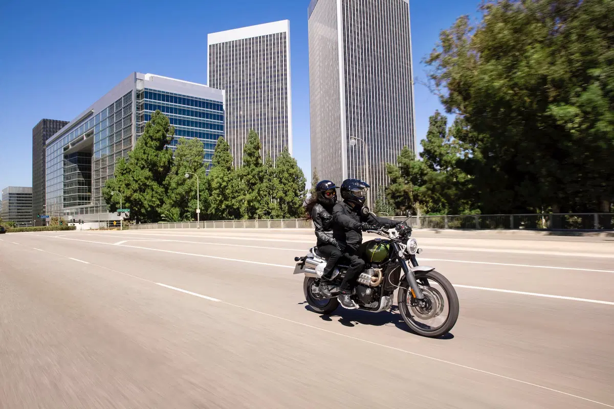 Triumph Scrambler 1200 XC e XE: foto e dati (8)