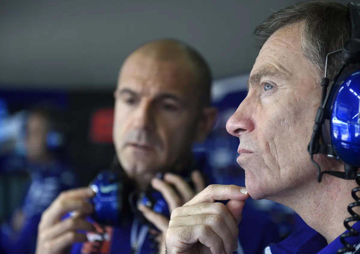 MotoGP 2016. Jarvis: "Contratto a entrambi. Rossi ha firmato, Lorenzo ha preso tempo"
