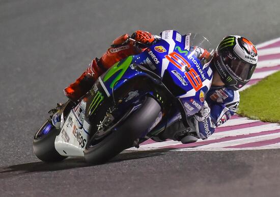 MotoGP 2016. Qatar GP. Lorenzo conquista la pole, Rossi 5°